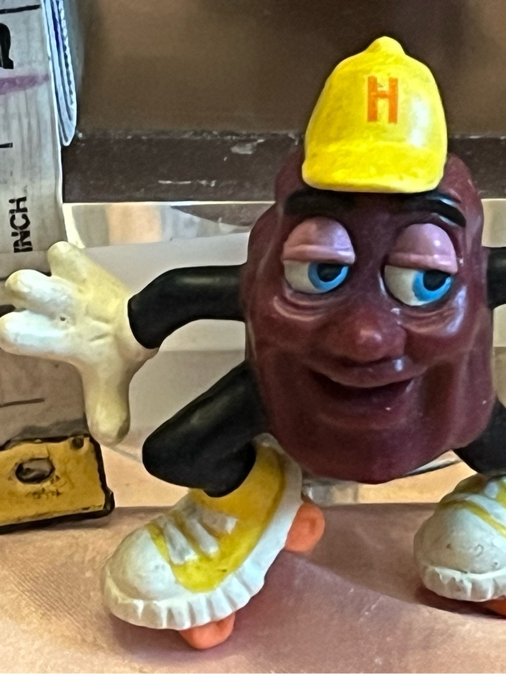 1988 "Rollin' Rollo" California Raisins PVC figurine skates Hardee’s